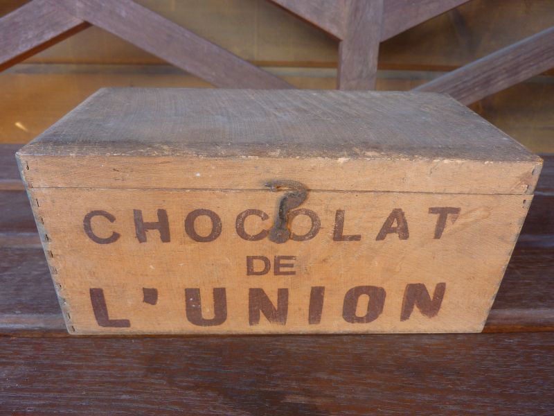 画像: アンティーク　チョコレートの木箱「ルニオン」